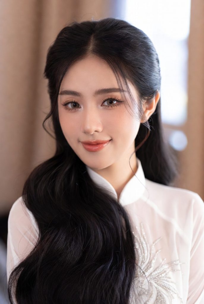 Vietnamese woman smiling.